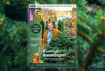 cover decembernummer Gardeners' World met Monty en een kerstboom