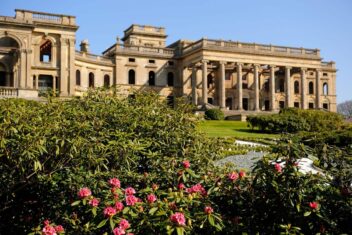 Bezoek de prachtige Witley Court Gardens op deze tuinreis.