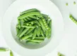 Geniet van een frisse doperwtendip en zelfgebakken lijnzaadcrackers met dit recept van Foodies en Smaakt.