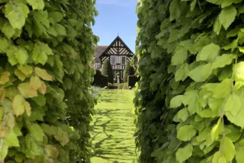 Afbeelding voor Ga mee op tuinreis naar Engeland, zoals Wollerton Old Hall Garden