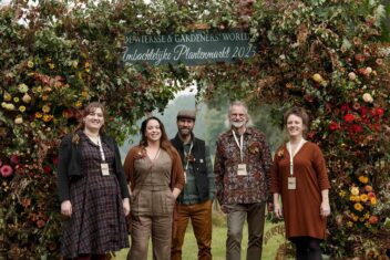 Redactie gardeners' world magazine onder bloemenkunst van anne van midden