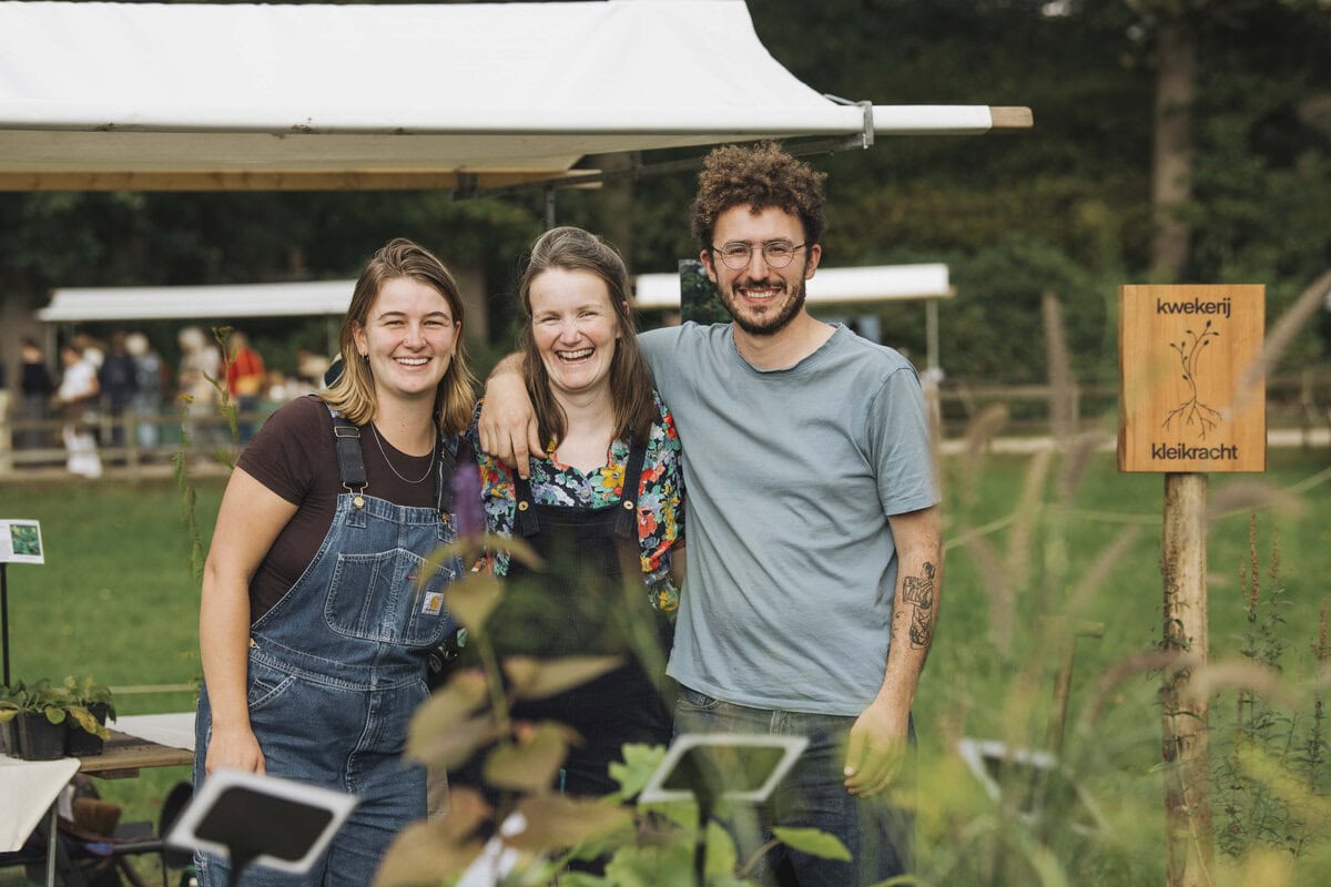 Drie jonge kwekers op de Ambachtelijke Plantenmarkt