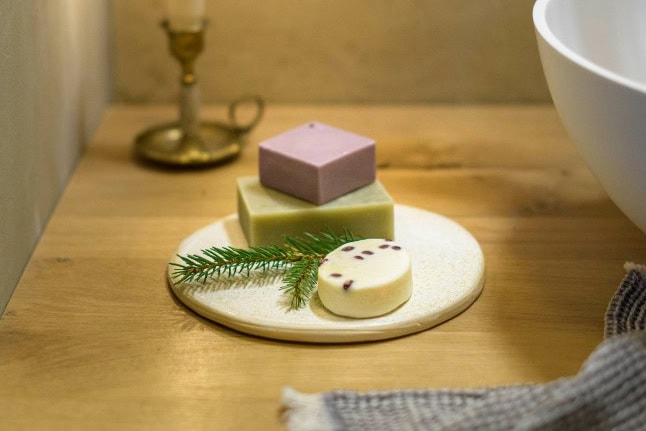 Natuurlijke zeep in de badkamer.