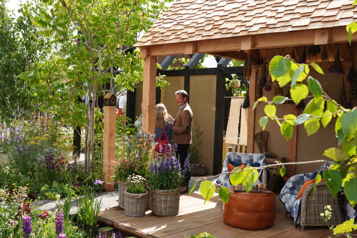 Nick Bailey in zijn showtuin.