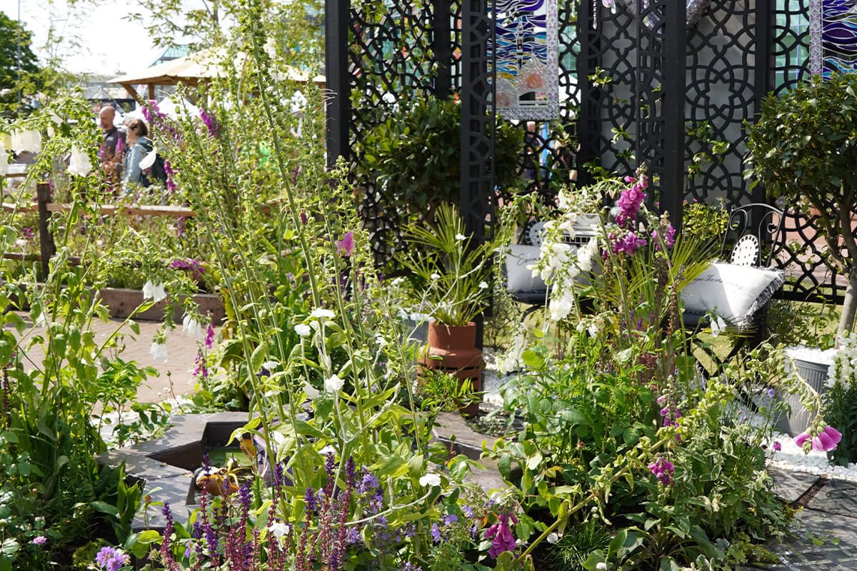 Showtuin met allerlei verschillende planten bij Gardeners' World Live Event.