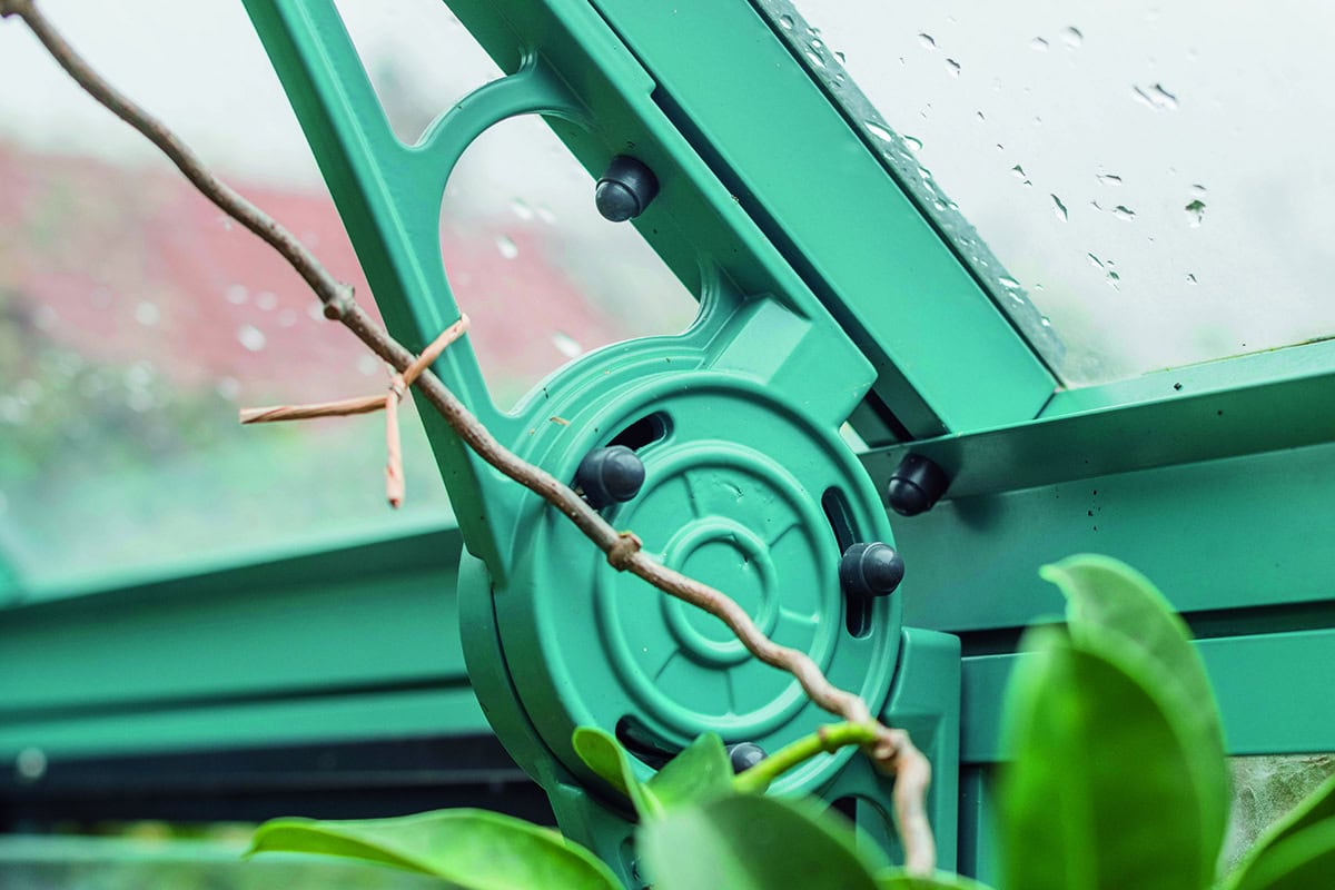 Ramen van de kas die open kunnen, met een automatosch systeem.