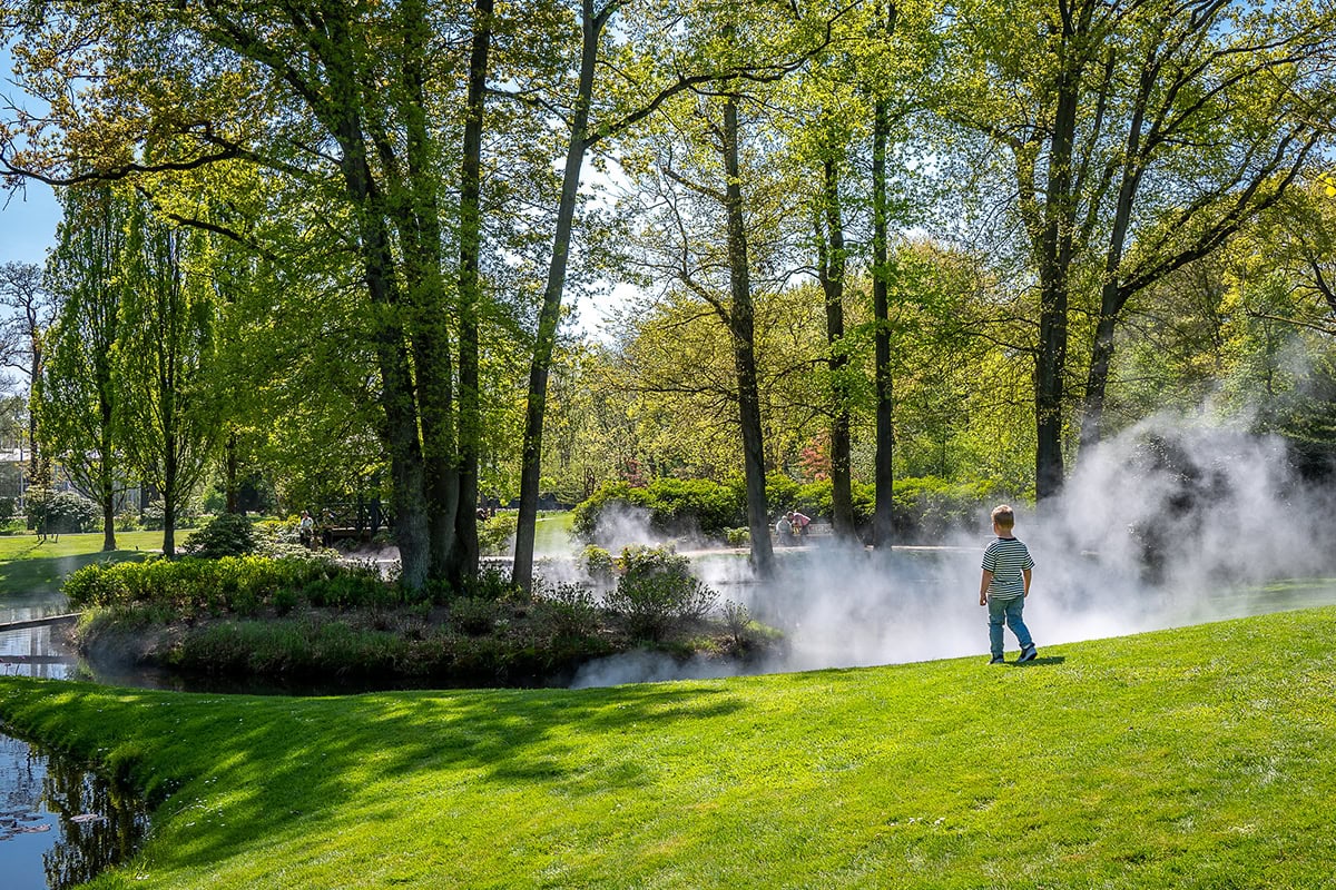 De water- en beeldentuin in Kasteeltuinen Arcen.