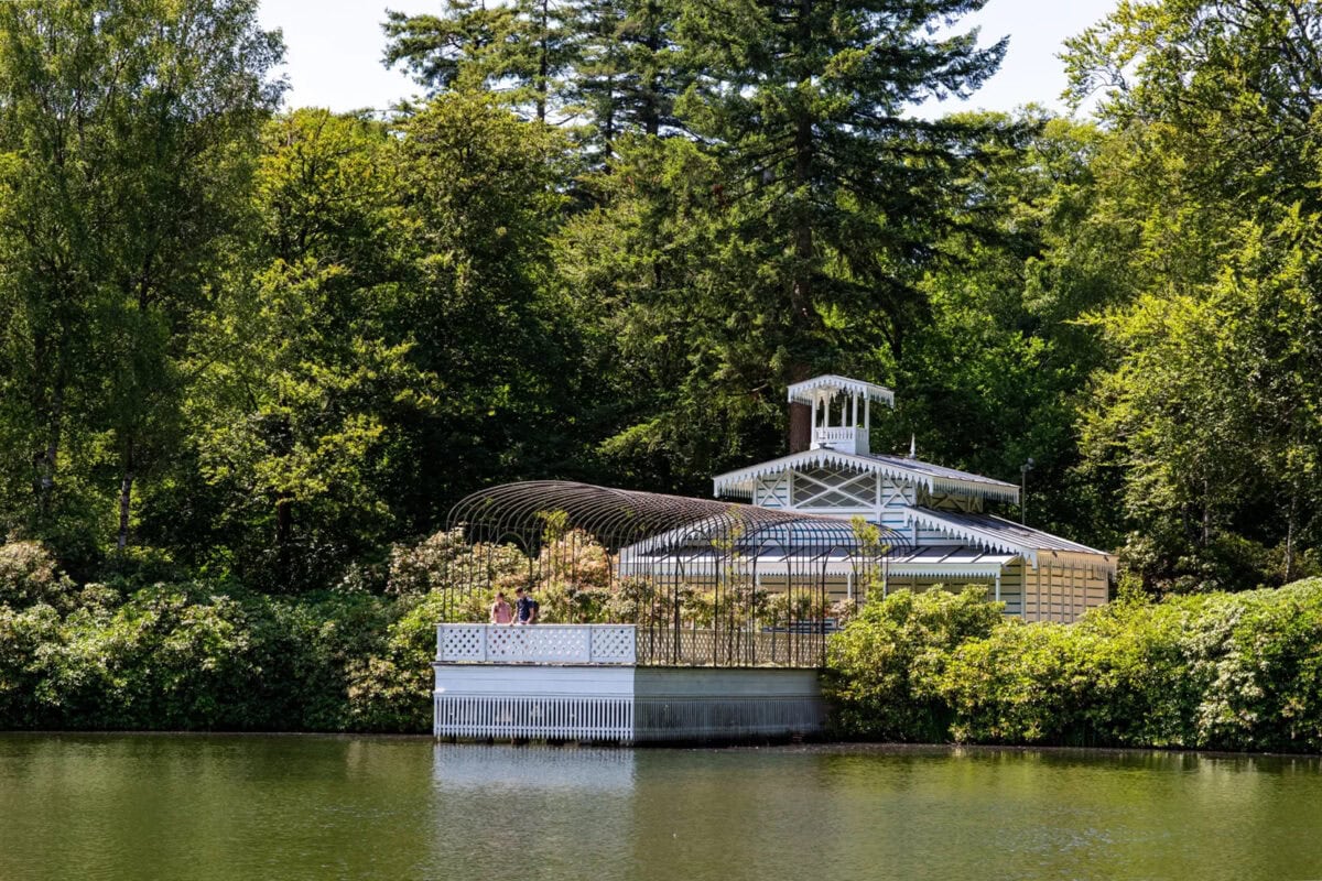 Theepaviljoen aan het water bij Paleis Het Loo.