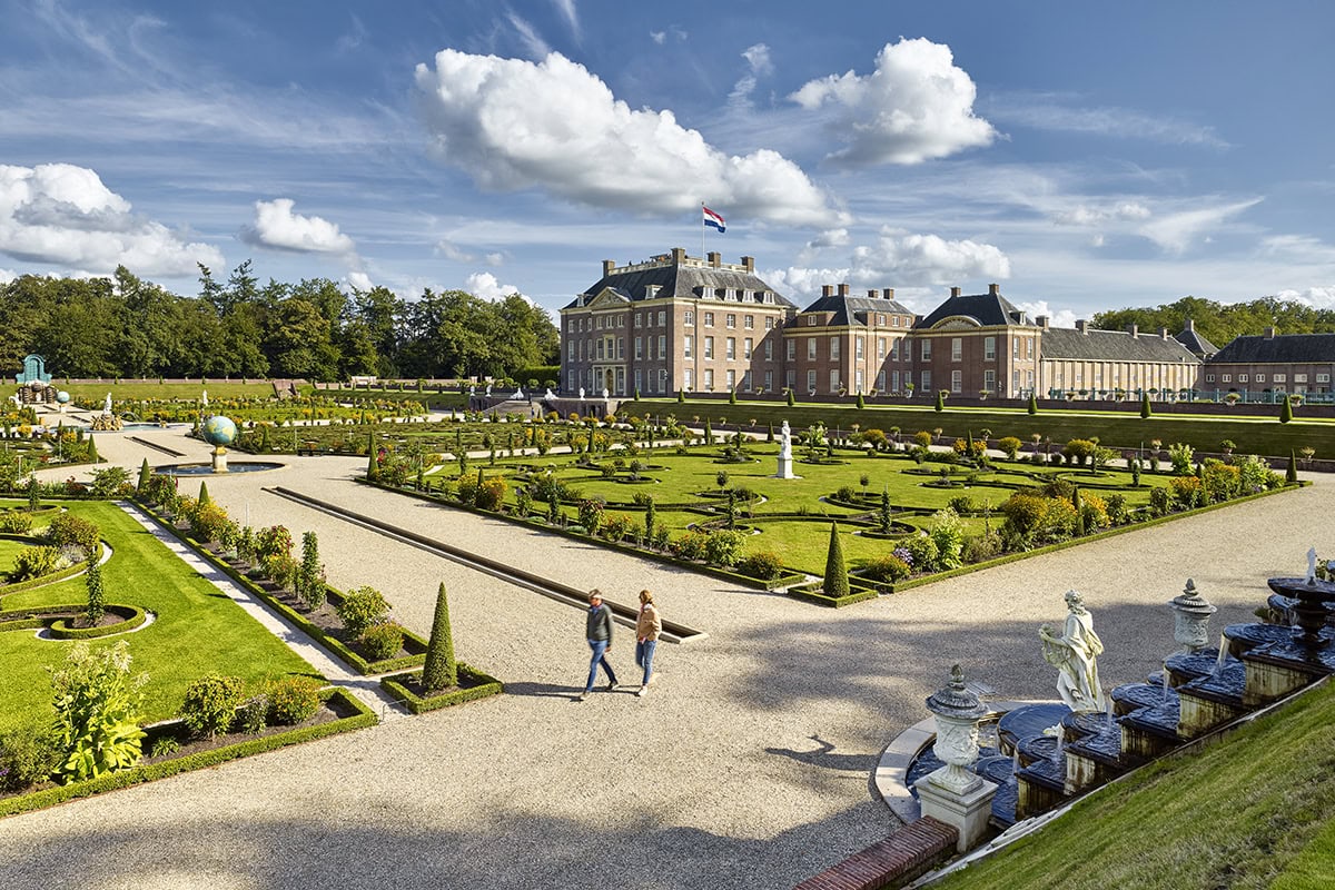 Foto van de tuinen bij Paleis Het Loo, van bovenaf.